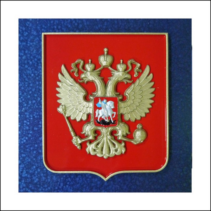 Герб России на красном щите